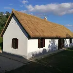 Het Fenyo Vendeghaz / Seven Pines House Holiday home Sukoro