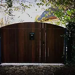 Het Fenyo Vendeghaz / Seven Pines House