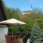 Het Fenyo Vendeghaz / Seven Pines House