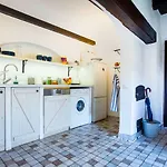Het Fenyo Vendeghaz / Seven Pines House * Sukoro