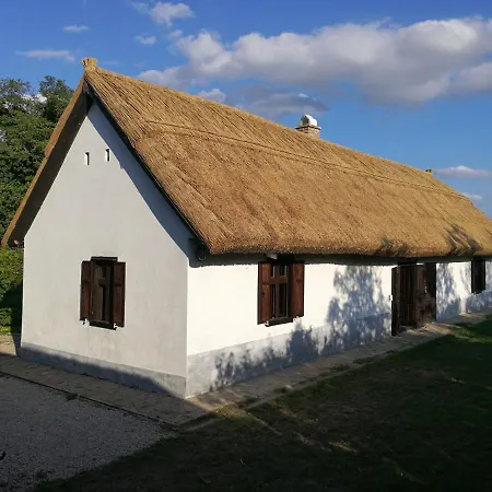 Het Fenyo Vendeghaz / Seven Pines House بيت للعطل Sukoró