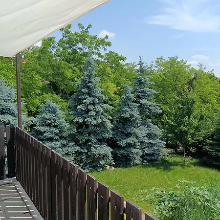 Het Fenyo Vendeghaz / Seven Pines House بيت للعطل *