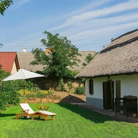 Hét Fenyő / Seven Pines House * Sukoró