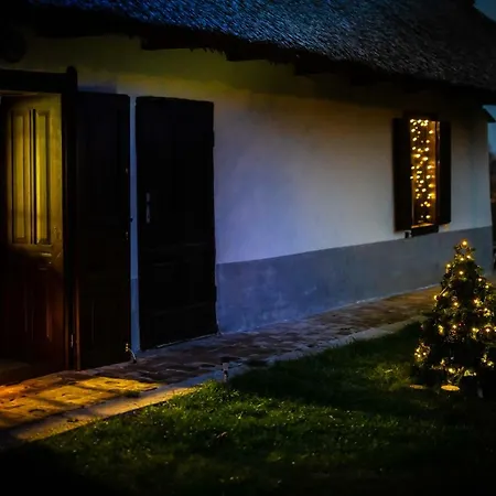 Het Fenyo Vendeghaz / Seven Pines House Holiday home *
