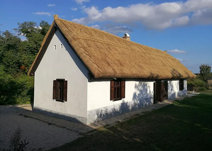 Het Fenyo Vendeghaz / Seven Pines House Tatil Evi Sukoró