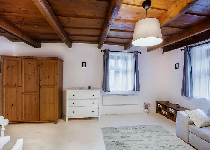 Het Fenyo Vendeghaz / Seven Pines House * Sukoró