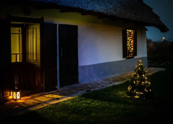 Het Fenyo Vendeghaz / Seven Pines House Holiday home *